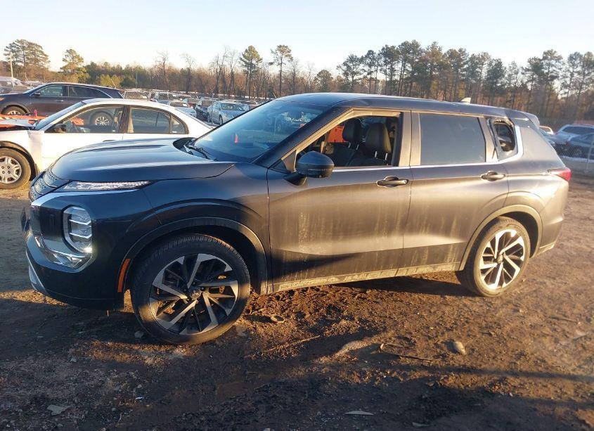 Photo 14 of 2024 Mitsubishi Outlander SE 2.5 S-AWC/SE BLACK EDITION S-AWC/SE BLACK EDITION W/PANO ROOF S-AWC/SE RALLIART S-AWC (VIN JA4J4VA85RZ076150)