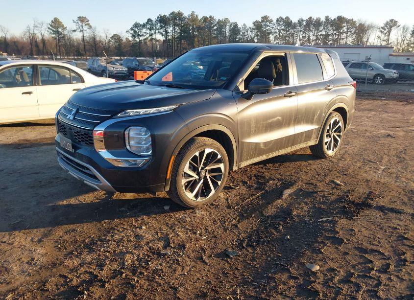 Photo 2 of 2024 Mitsubishi Outlander SE 2.5 S-AWC/SE BLACK EDITION S-AWC/SE BLACK EDITION W/PANO ROOF S-AWC/SE RALLIART S-AWC (VIN JA4J4VA85RZ076150)