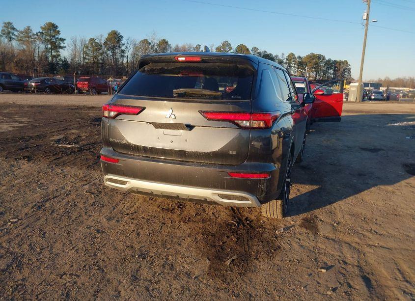 Photo 4 of 2024 Mitsubishi Outlander SE 2.5 S-AWC/SE BLACK EDITION S-AWC/SE BLACK EDITION W/PANO ROOF S-AWC/SE RALLIART S-AWC (VIN JA4J4VA85RZ076150)