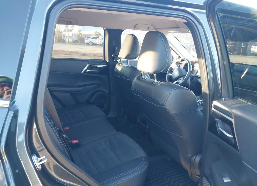 Photo 8 of 2024 Mitsubishi Outlander SE 2.5 S-AWC/SE BLACK EDITION S-AWC/SE BLACK EDITION W/PANO ROOF S-AWC/SE RALLIART S-AWC (VIN JA4J4VA85RZ076150)