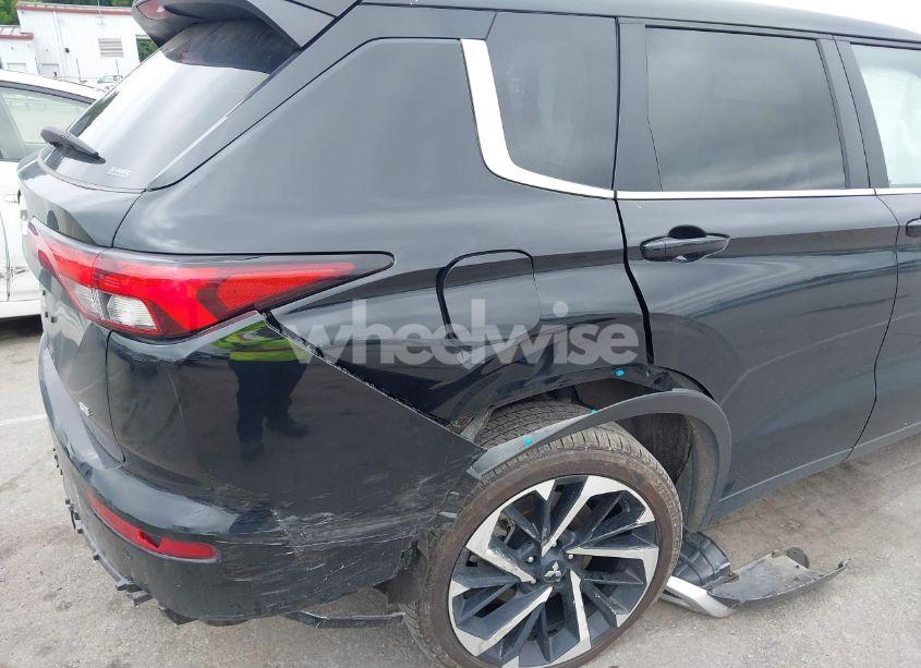 Photo 6 of 2024 Mitsubishi Outlander SE 2.5 S-AWC/SE BLACK EDITION S-AWC/SE BLACK EDITION W/PANO ROOF S-AWC/SE RALLIART S-AWC (VIN JA4J4VA86RZ039124)