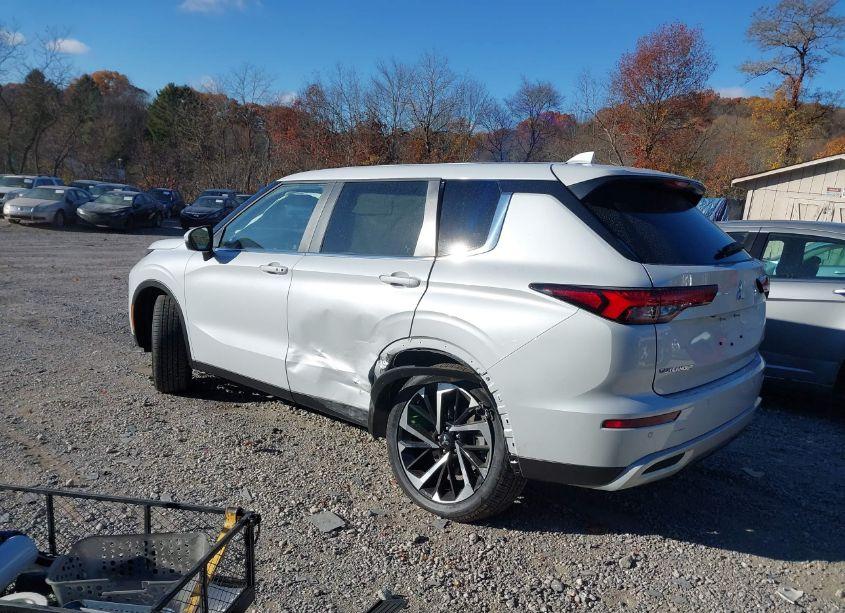 Photo 3 of 2024 Mitsubishi Outlander SE 2.5 (VIN JA4J4VA86RZ039737)