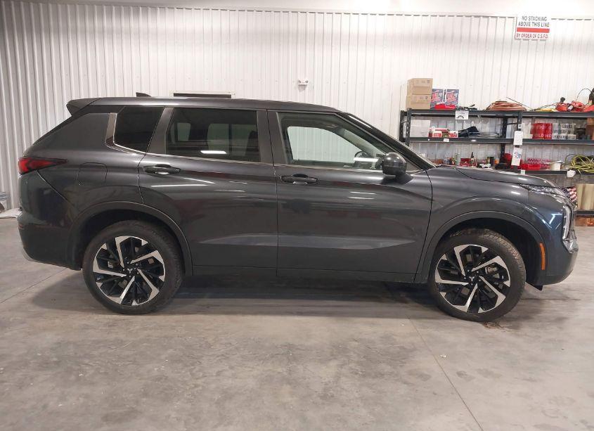 Photo 13 of 2024 Mitsubishi Outlander SE 2.5 S-AWC/SE BLACK EDITION S-AWC/SE BLACK EDITION W/PANO ROOF S-AWC/SE RALLIART S-AWC (VIN JA4J4VA86RZ069580)
