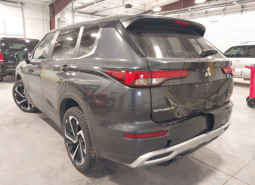 Photo 3 of 2024 Mitsubishi Outlander SE 2.5 S-AWC/SE BLACK EDITION S-AWC/SE BLACK EDITION W/PANO ROOF S-AWC/SE RALLIART S-AWC (VIN JA4J4VA86RZ069580)