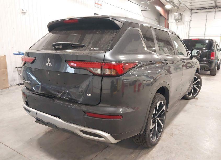 Photo 4 of 2024 Mitsubishi Outlander SE 2.5 S-AWC/SE BLACK EDITION S-AWC/SE BLACK EDITION W/PANO ROOF S-AWC/SE RALLIART S-AWC (VIN JA4J4VA86RZ069580)