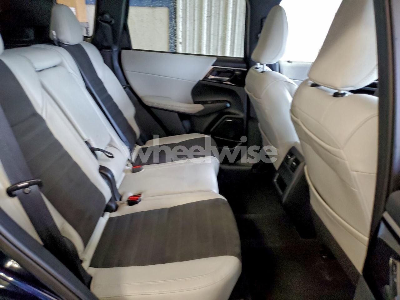 Photo 10 of 2025 MITSUBISHI OUTLANDER SE (VIN JA4J4VA86SZ011832)