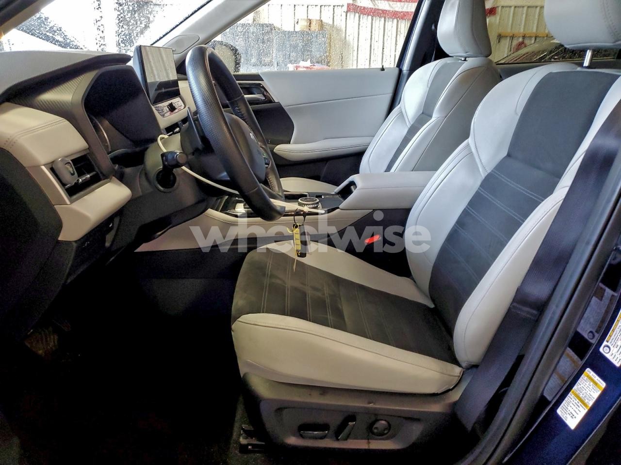 Photo 7 of 2025 MITSUBISHI OUTLANDER SE (VIN JA4J4VA86SZ011832)