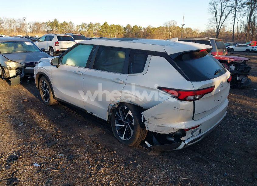 Photo 3 of 2024 Mitsubishi Outlander SE 2.5 S-AWC (VIN JA4J4VA87RZ018640)