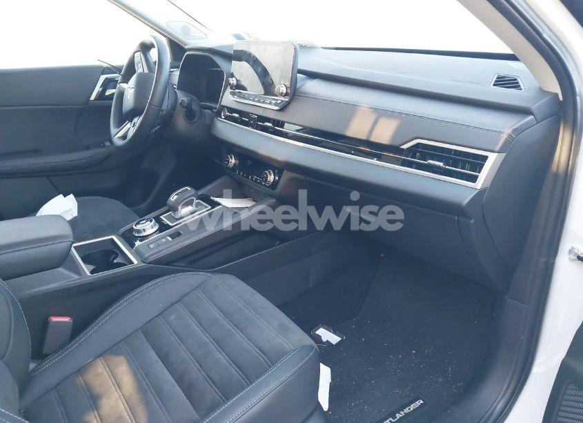 Photo 5 of 2024 Mitsubishi Outlander SE 2.5 S-AWC (VIN JA4J4VA87RZ018640)