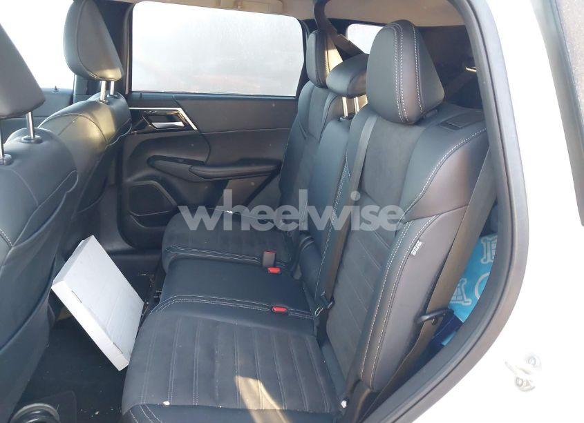 Photo 8 of 2024 Mitsubishi Outlander SE 2.5 S-AWC (VIN JA4J4VA87RZ018640)