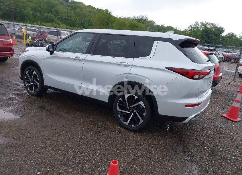 Photo 3 of 2024 Mitsubishi Outlander SE 2.5 S-AWC (VIN JA4J4VA88RZ014998)