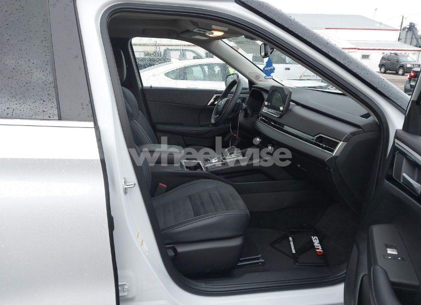 Photo 5 of 2024 Mitsubishi Outlander SE 2.5 S-AWC (VIN JA4J4VA88RZ014998)