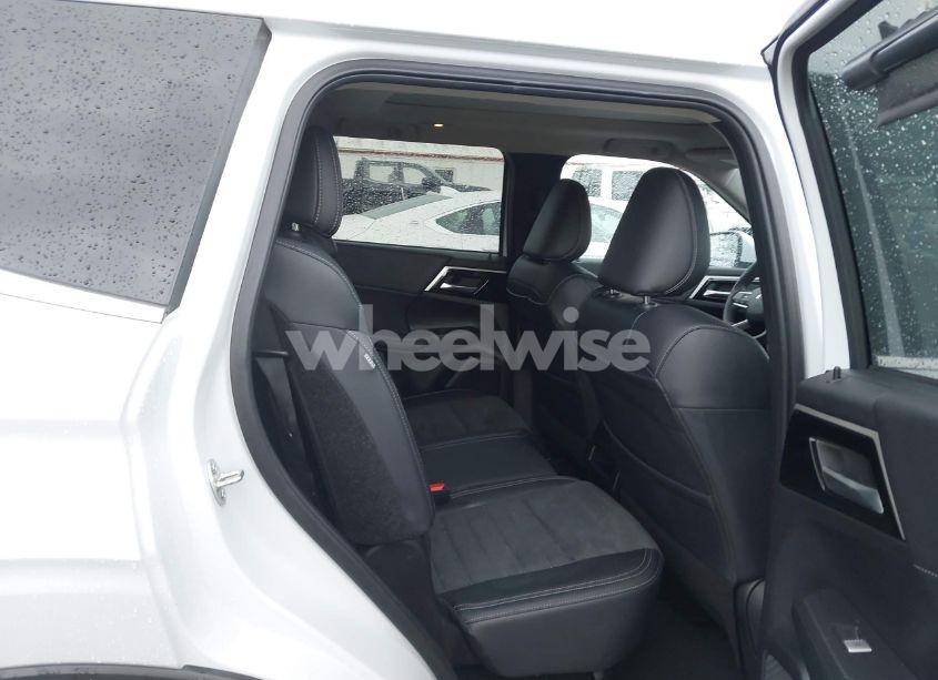 Photo 8 of 2024 Mitsubishi Outlander SE 2.5 S-AWC (VIN JA4J4VA88RZ014998)