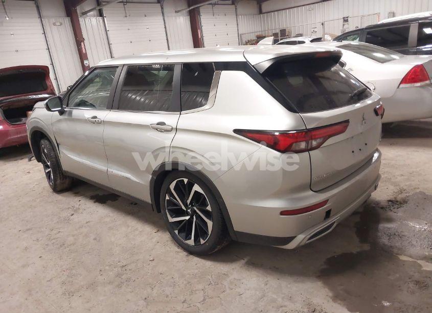 Photo 3 of 2024 Mitsubishi Outlander SE 2.5 S-AWC (VIN JA4J4VA88RZ018274)