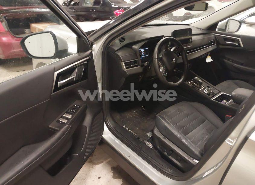 Photo 5 of 2024 Mitsubishi Outlander SE 2.5 S-AWC (VIN JA4J4VA88RZ018274)