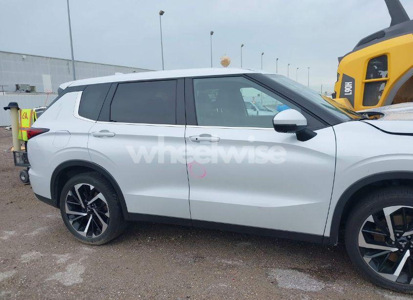 Photo 13 of 2024 Mitsubishi Outlander SE 2.5 S-AWC/SE BLACK EDITION S-AWC/SE BLACK EDITION W/PANO ROOF S-AWC/SE RALLIART S-AWC (VIN JA4J4VA88RZ062436)