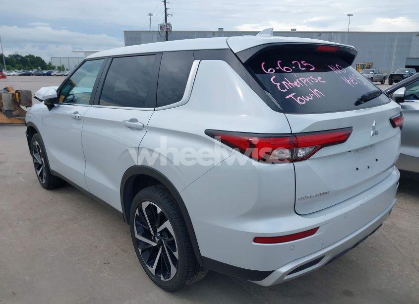 Photo 3 of 2024 Mitsubishi Outlander SE 2.5 S-AWC/SE BLACK EDITION S-AWC/SE BLACK EDITION W/PANO ROOF S-AWC/SE RALLIART S-AWC (VIN JA4J4VA88RZ062436)