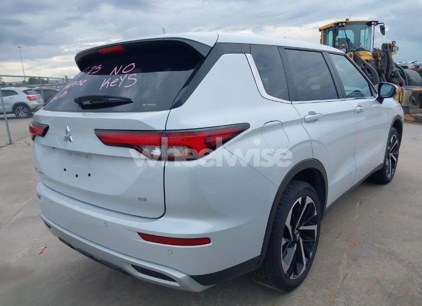 Photo 4 of 2024 Mitsubishi Outlander SE 2.5 S-AWC/SE BLACK EDITION S-AWC/SE BLACK EDITION W/PANO ROOF S-AWC/SE RALLIART S-AWC (VIN JA4J4VA88RZ062436)