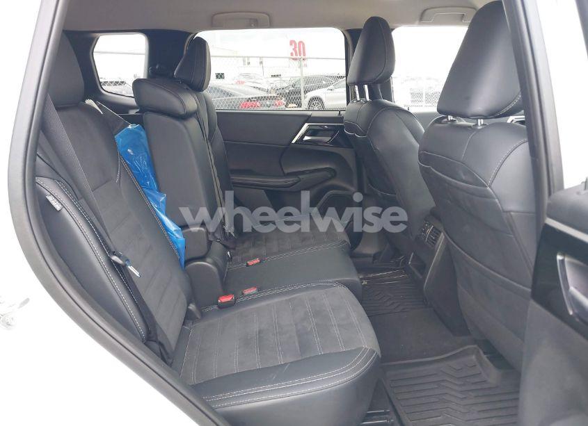 Photo 8 of 2024 Mitsubishi Outlander SE 2.5 S-AWC/SE BLACK EDITION S-AWC/SE BLACK EDITION W/PANO ROOF S-AWC/SE RALLIART S-AWC (VIN JA4J4VA88RZ062436)