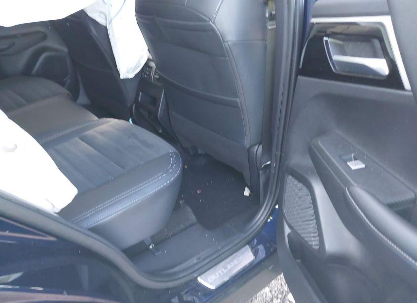 Photo 8 of 2024 Mitsubishi Outlander SE 2.5 (VIN JA4J4VA89RZ004030)