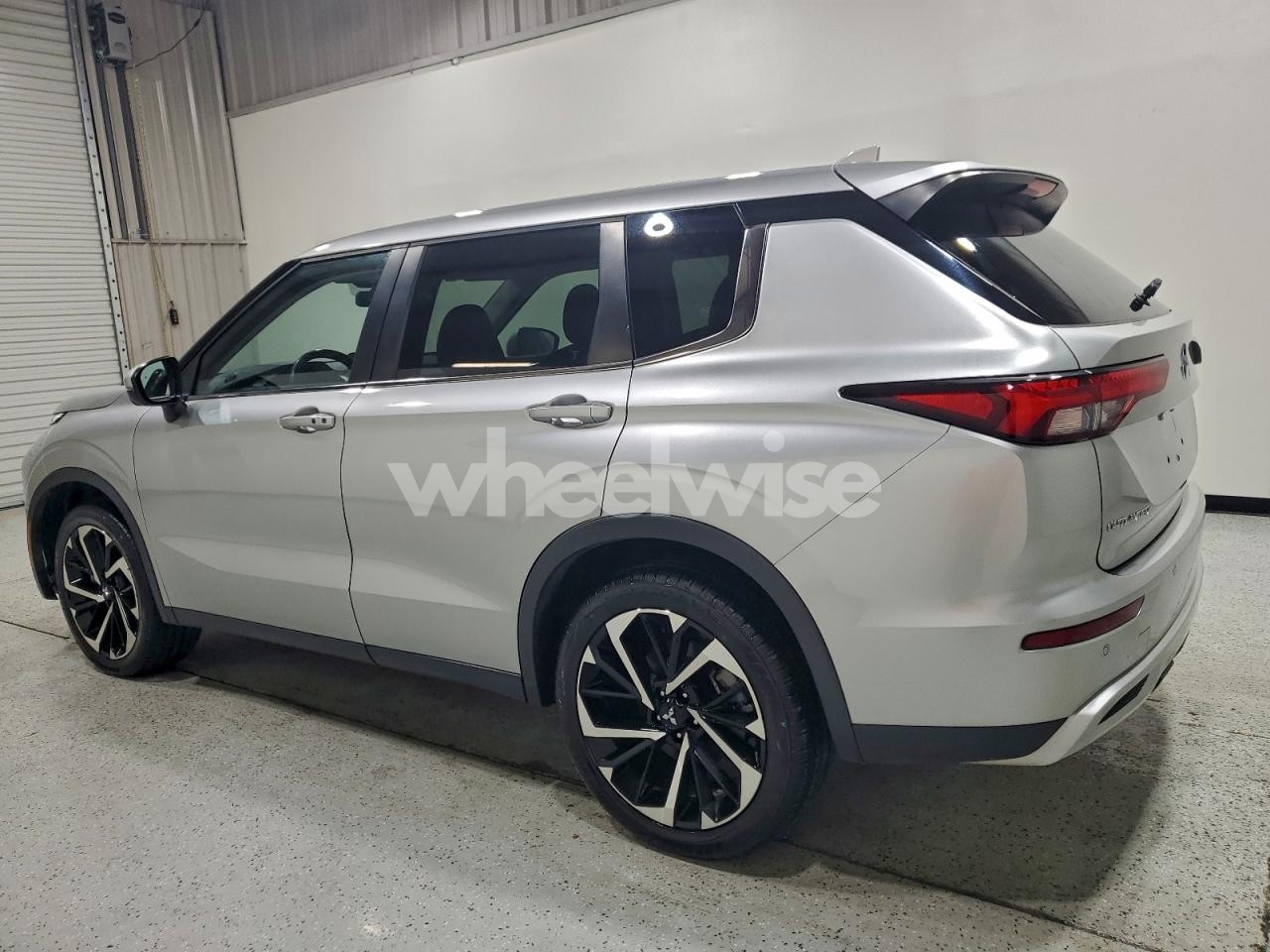 Photo 2 of 2024 MITSUBISHI OUTLANDER SE (VIN JA4J4VA89RZ043362)