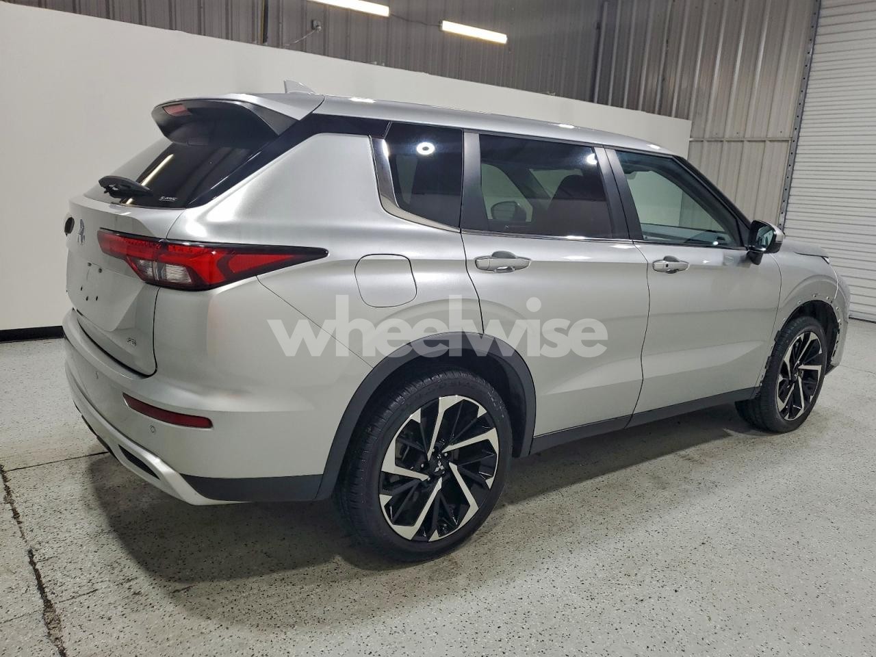 Photo 3 of 2024 MITSUBISHI OUTLANDER SE (VIN JA4J4VA89RZ043362)