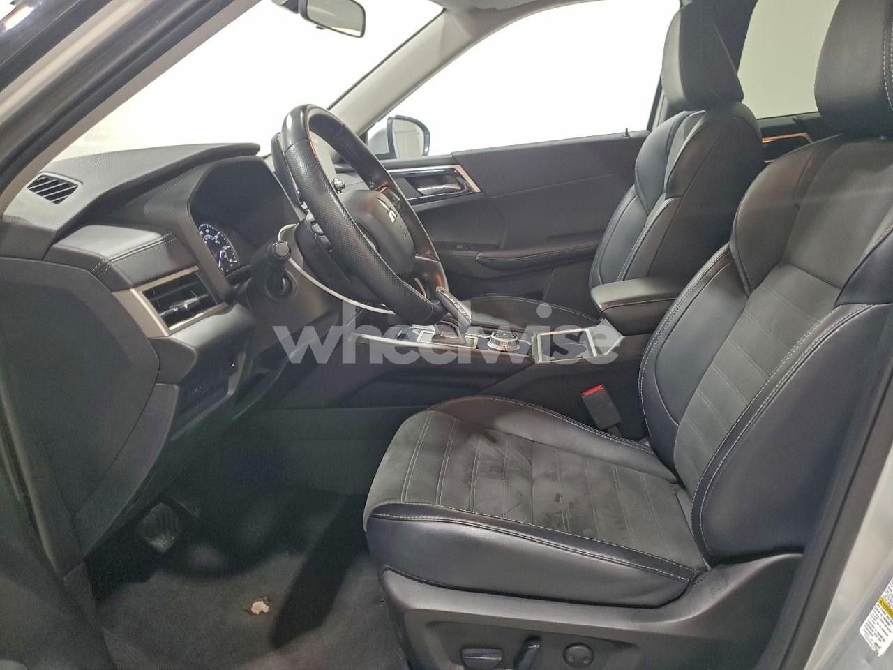 Photo 7 of 2024 MITSUBISHI OUTLANDER SE (VIN JA4J4VA89RZ043362)