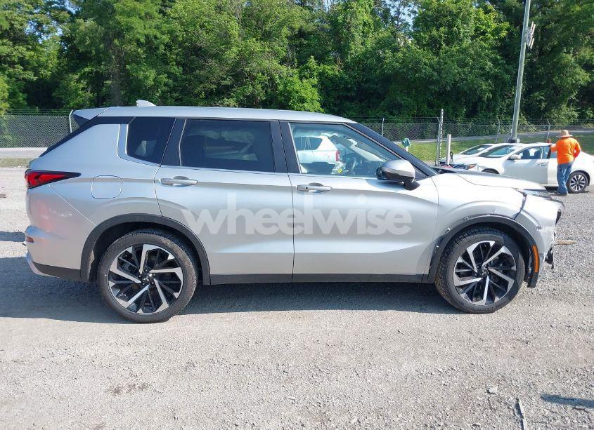 Photo 13 of 2024 Mitsubishi Outlander SE 2.5 S-AWC/SE BLACK EDITION S-AWC/SE BLACK EDITION W/PANO ROOF S-AWC/SE RALLIART S-AWC (VIN JA4J4VA89RZ059061)