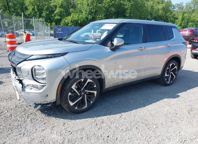 Photo 2 of 2024 Mitsubishi Outlander SE 2.5 S-AWC/SE BLACK EDITION S-AWC/SE BLACK EDITION W/PANO ROOF S-AWC/SE RALLIART S-AWC (VIN JA4J4VA89RZ059061)