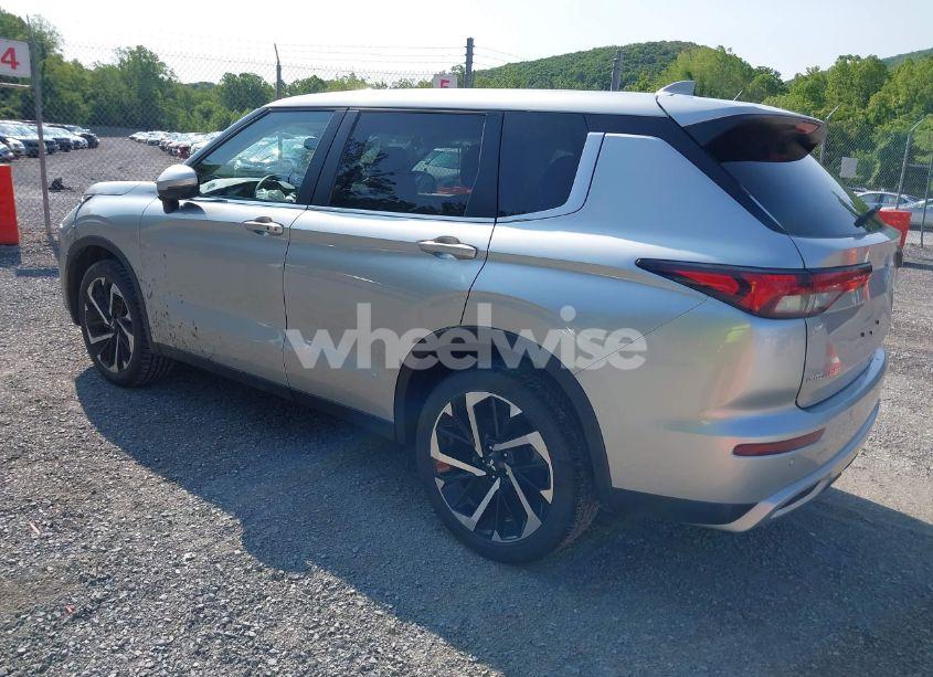 Photo 3 of 2024 Mitsubishi Outlander SE 2.5 S-AWC/SE BLACK EDITION S-AWC/SE BLACK EDITION W/PANO ROOF S-AWC/SE RALLIART S-AWC (VIN JA4J4VA89RZ059061)