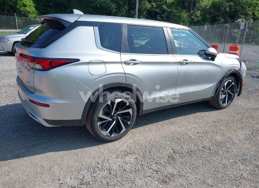 Photo 4 of 2024 Mitsubishi Outlander SE 2.5 S-AWC/SE BLACK EDITION S-AWC/SE BLACK EDITION W/PANO ROOF S-AWC/SE RALLIART S-AWC (VIN JA4J4VA89RZ059061)