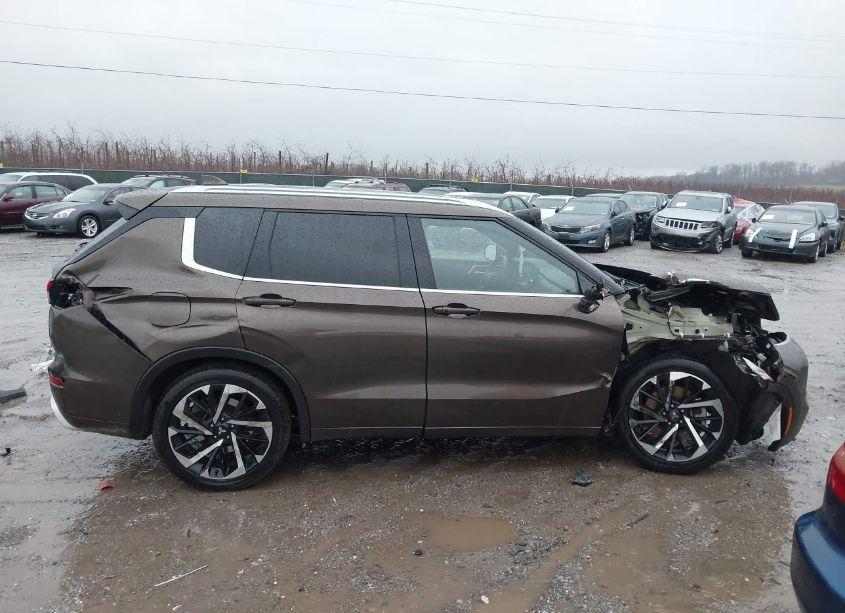 Photo 14 of 2022 Mitsubishi Outlander SEL 2.5 /SEL LAUNCH EDITION /SEL SPECIAL EDITION (VIN JA4J4VA8XNZ030369)