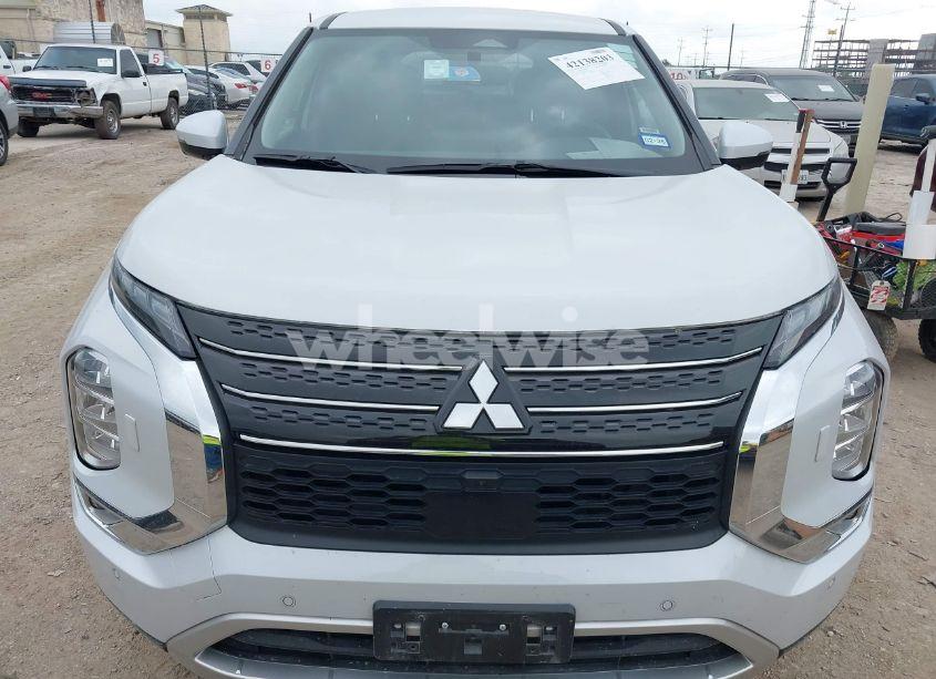 Photo 12 of 2024 Mitsubishi Outlander SE 2.5 S-AWC/SE BLACK EDITION S-AWC/SE BLACK EDITION W/PANO ROOF S-AWC/SE RALLIART S-AWC (VIN JA4J4VA8XRZ038199)