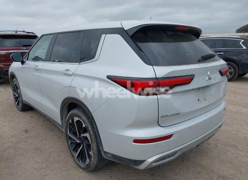 Photo 3 of 2024 Mitsubishi Outlander SE 2.5 S-AWC/SE BLACK EDITION S-AWC/SE BLACK EDITION W/PANO ROOF S-AWC/SE RALLIART S-AWC (VIN JA4J4VA8XRZ038199)