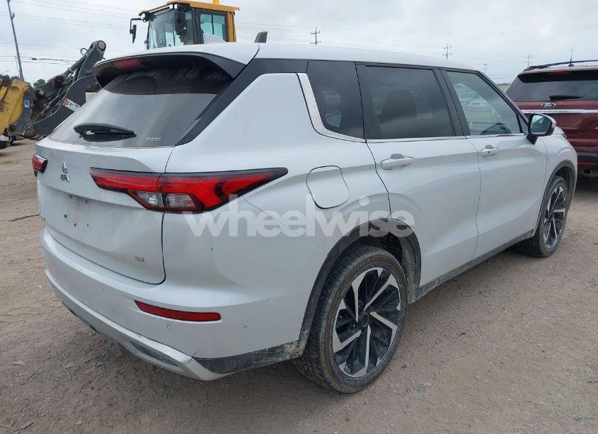 Photo 4 of 2024 Mitsubishi Outlander SE 2.5 S-AWC/SE BLACK EDITION S-AWC/SE BLACK EDITION W/PANO ROOF S-AWC/SE RALLIART S-AWC (VIN JA4J4VA8XRZ038199)