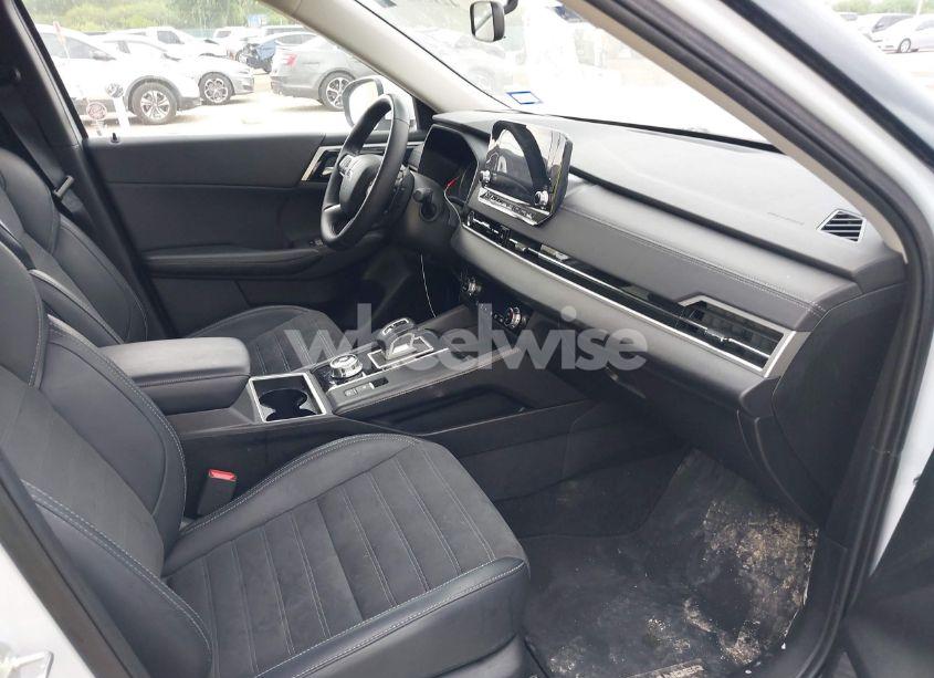 Photo 5 of 2024 Mitsubishi Outlander SE 2.5 S-AWC/SE BLACK EDITION S-AWC/SE BLACK EDITION W/PANO ROOF S-AWC/SE RALLIART S-AWC (VIN JA4J4VA8XRZ038199)