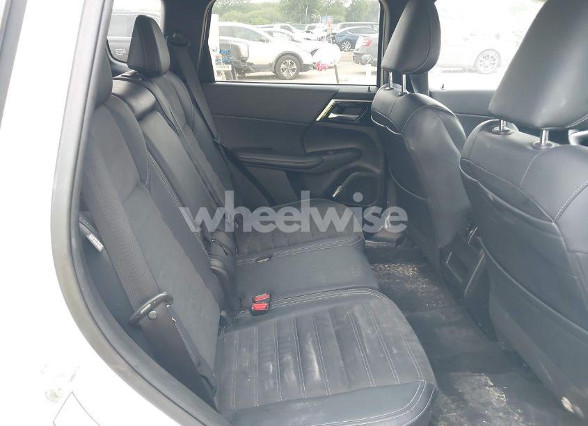 Photo 8 of 2024 Mitsubishi Outlander SE 2.5 S-AWC/SE BLACK EDITION S-AWC/SE BLACK EDITION W/PANO ROOF S-AWC/SE RALLIART S-AWC (VIN JA4J4VA8XRZ038199)