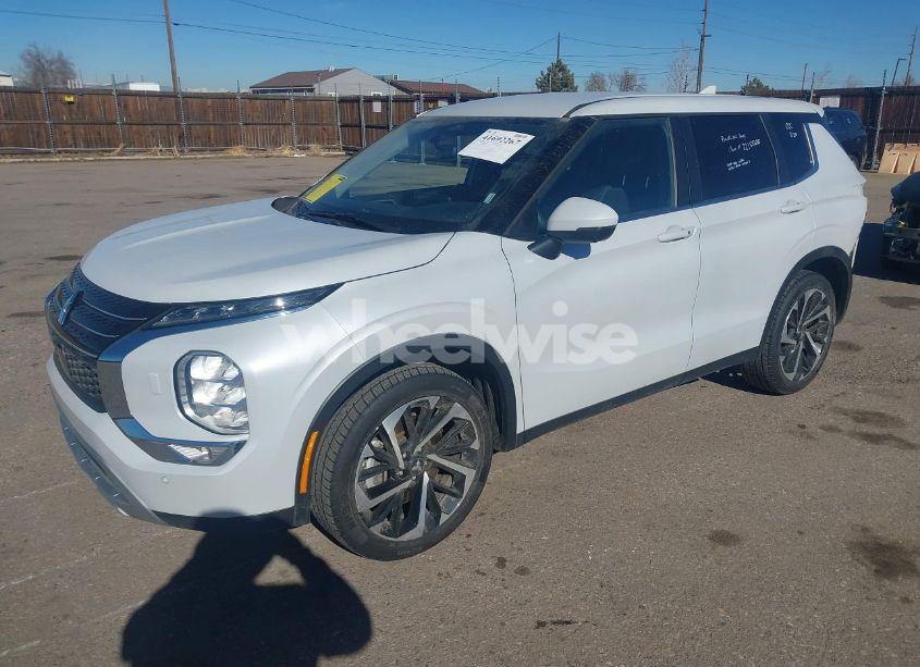 Photo 2 of 2024 Mitsubishi Outlander SE 2.5 S-AWC/SE BLACK EDITION S-AWC/SE BLACK EDITION W/PANO ROOF/SE RALLIART S-AWC (VIN JA4J4VA8XRZ051857)