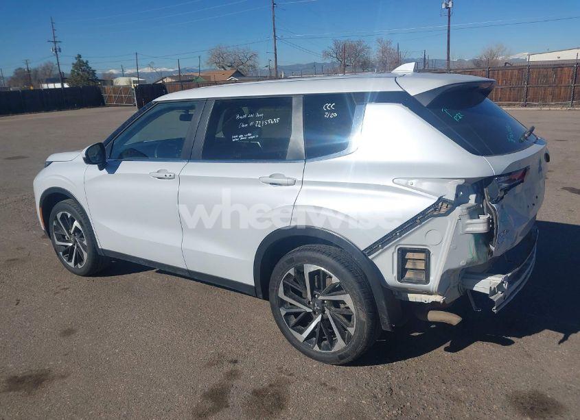 Photo 3 of 2024 Mitsubishi Outlander SE 2.5 S-AWC/SE BLACK EDITION S-AWC/SE BLACK EDITION W/PANO ROOF/SE RALLIART S-AWC (VIN JA4J4VA8XRZ051857)