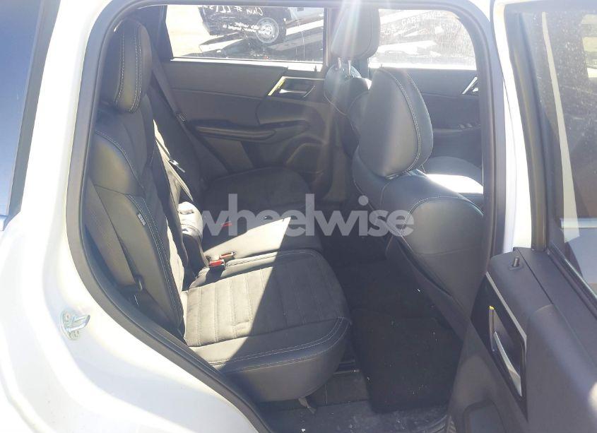 Photo 8 of 2024 Mitsubishi Outlander SE 2.5 S-AWC/SE BLACK EDITION S-AWC/SE BLACK EDITION W/PANO ROOF/SE RALLIART S-AWC (VIN JA4J4VA8XRZ051857)