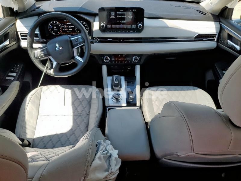 Photo 8 of 2024 MITSUBISHI OUTLANDER SEL N/A (VIN JA4J4WA85RZ034180)