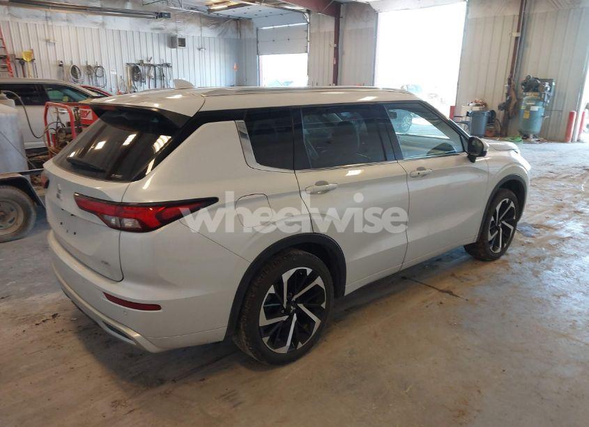 Photo 4 of 2024 Mitsubishi Outlander SEL 2.5 S-AWC (VIN JA4J4WA89RZ003725)