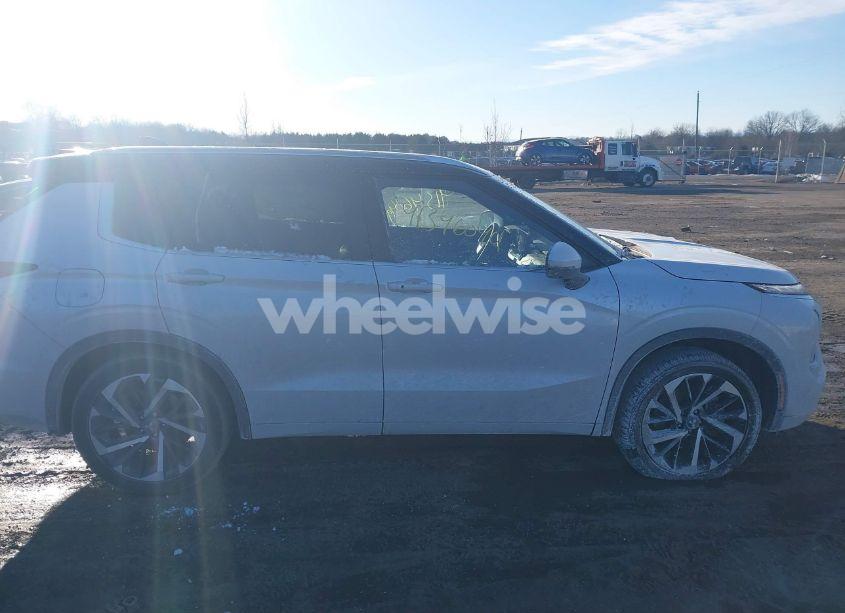 Photo 13 of 2024 Mitsubishi Outlander SEL 2.5 S-AWC (VIN JA4J4WA8XRZ003510)