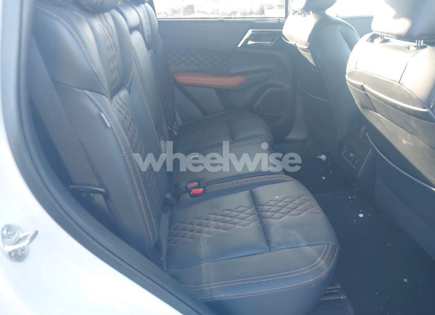 Photo 8 of 2024 Mitsubishi Outlander SEL 2.5 S-AWC (VIN JA4J4WA8XRZ003510)