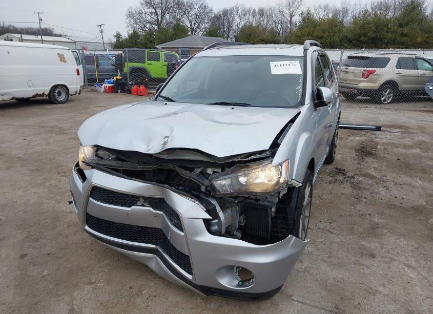 Photo 2 of 2013 Mitsubishi Outlander SE (VIN JA4JT3AW0DU010049)