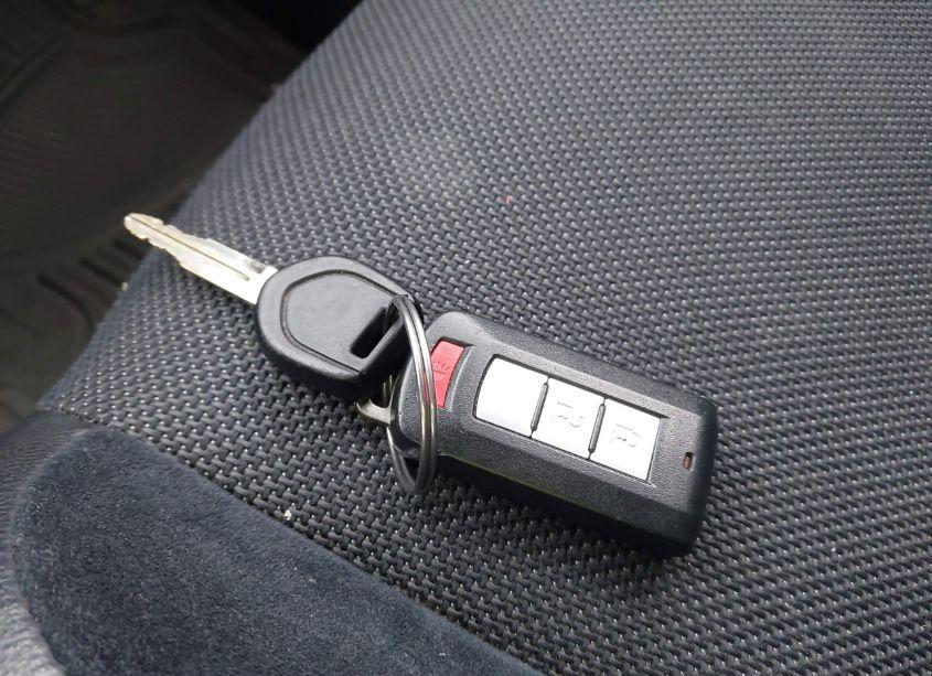 Photo 11 of 2011 Mitsubishi Outlander SE (VIN JA4JT3AW1BU015497)