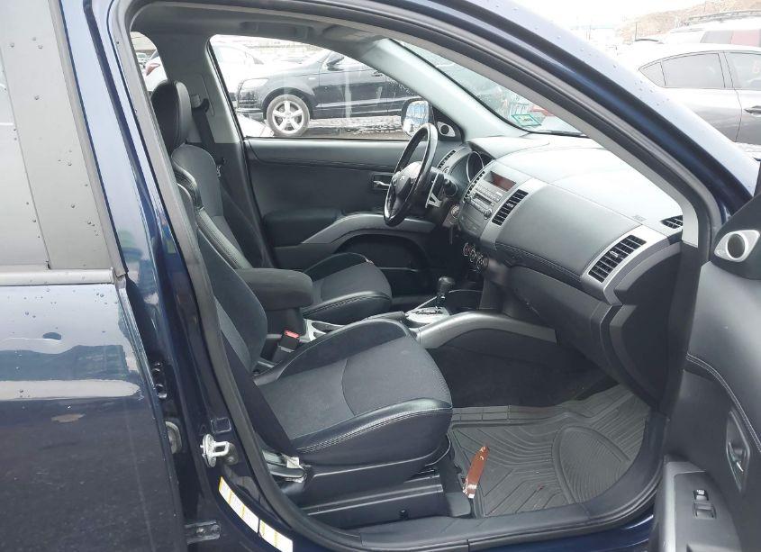 Photo 5 of 2011 Mitsubishi Outlander SE (VIN JA4JT3AW1BU015497)