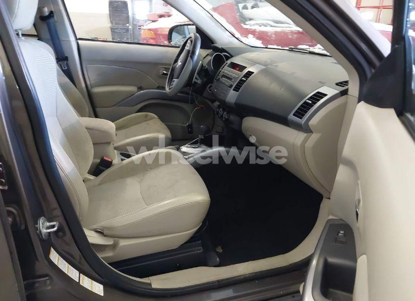 Photo 5 of 2011 Mitsubishi Outlander SE (VIN JA4JT3AW6BU015219)