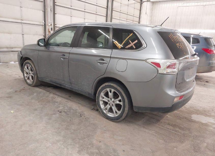 Photo 3 of 2014 Mitsubishi Outlander GT (VIN JA4JZ4AX2EZ000124)