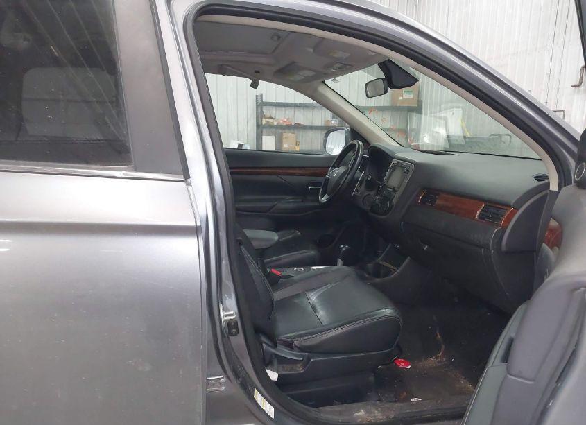 Photo 5 of 2014 Mitsubishi Outlander GT (VIN JA4JZ4AX2EZ000124)